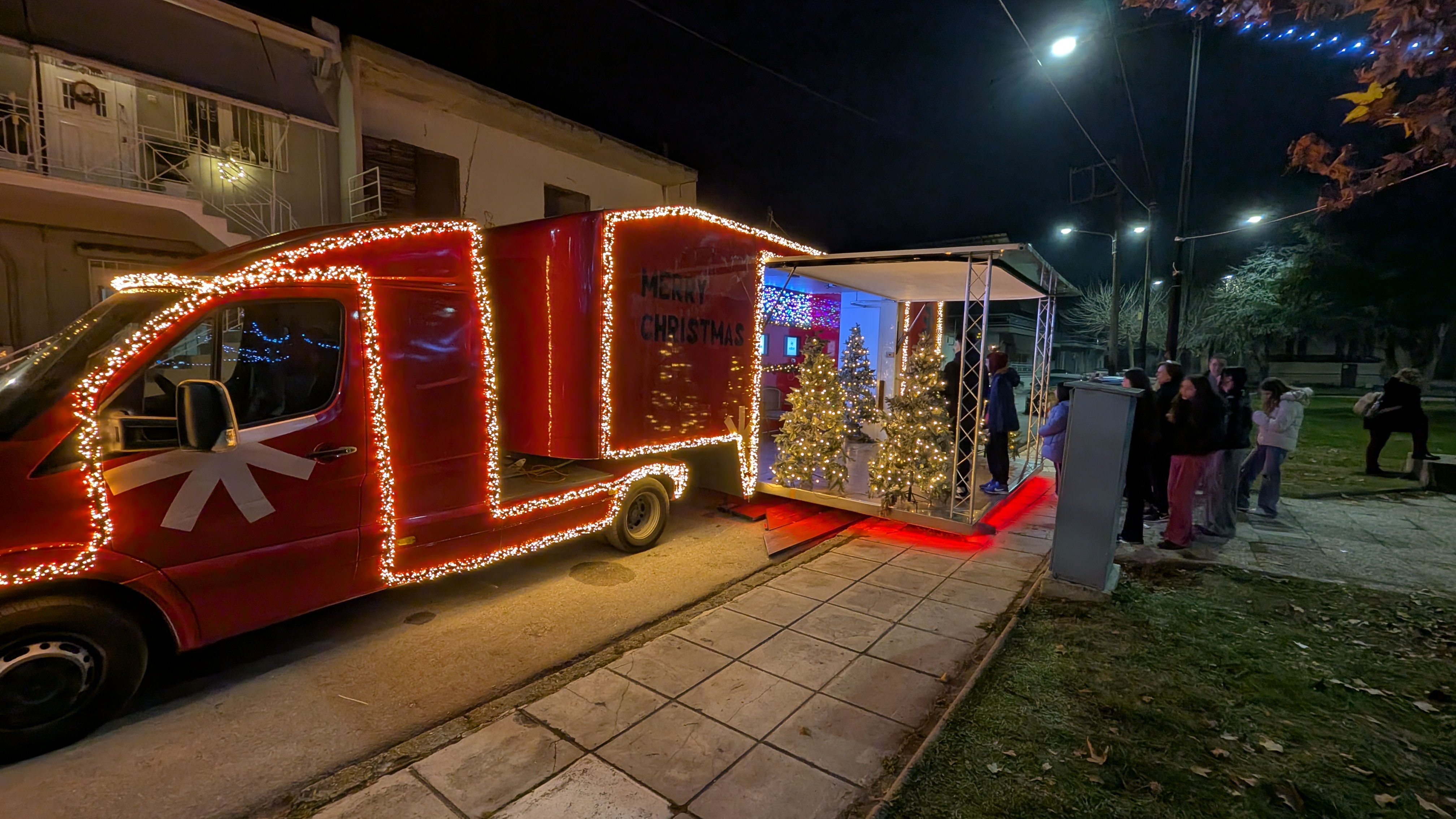 Santa_truck_-_Εξωτερικά.jpg